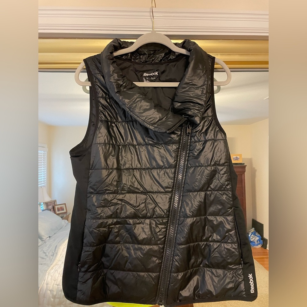 Reebok vest.  Size L. Black